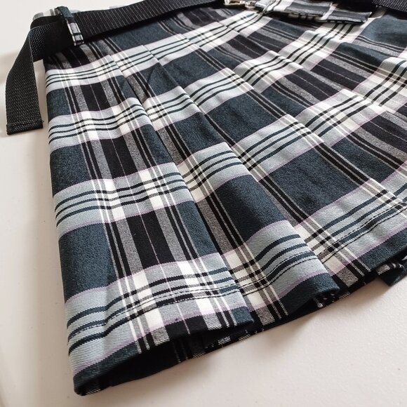 Ardene Pleated Plaid Skirt with Pouch - Picture 5 of 13